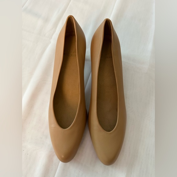 Stuart Weitzman Leather Pump - Picture 2 of 6